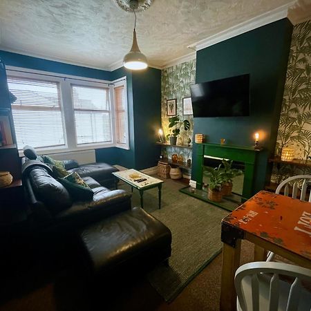 Stylish And Artistic Flat In Southend On Sea Apartment Exterior photo
